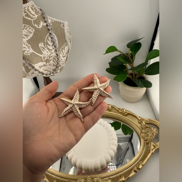 ✨ Starfish Beaded Statement Earrings ✨ - Picture 4 of 7